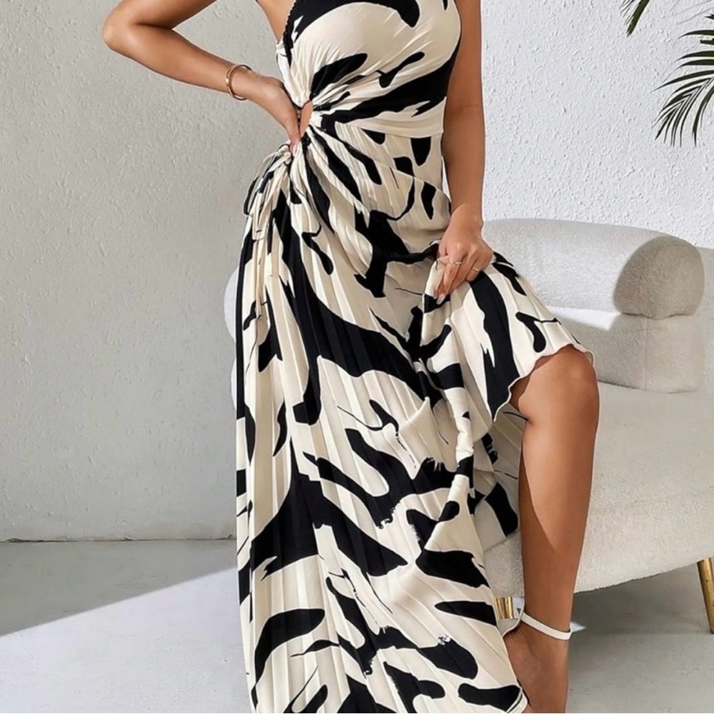 Elegant Black and White Women's Dress - Picture 2 of 4
